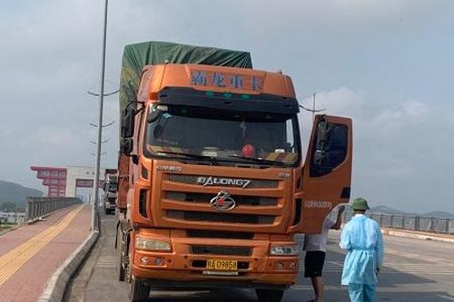 Hợp tác xuất khẩu khẩu trang, nỗ lực thông quan hàng hóa biên giới