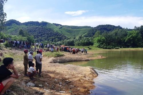 Trực chốt COVID-19, Thiếu úy công an vẫn liều mình cứu sản phụ dưới hồ nước
