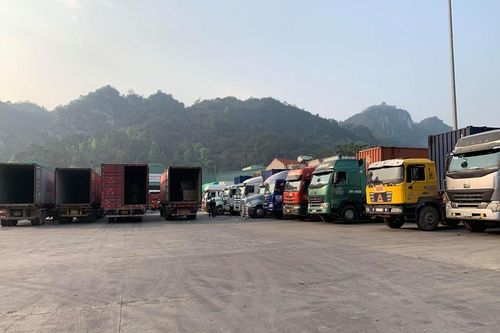 Lượng hàng xuất sang Trung Quốc giảm sút ở cửa khẩu Lạng Sơn