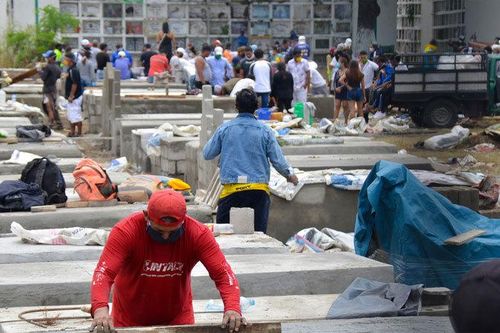 Tâm sự nhói lòng của bác sĩ Ecuador trước thảm cảnh của bệnh nhân Covid-19