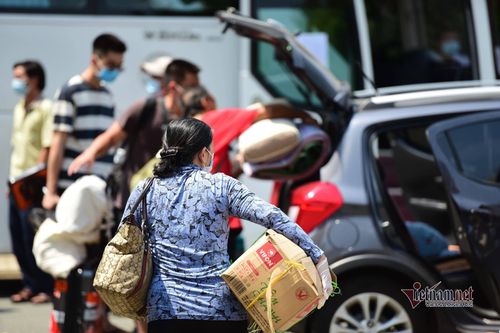 Không biết ngoại ngữ, cụ bà vẫn đi du lịch Mỹ, về phải cách ly 17 ngày