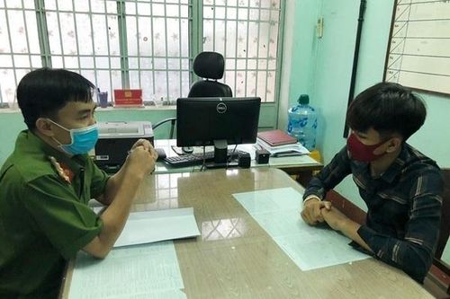Nhóm 'quái xế' dàn hàng ngang vượt đèn đỏ, chạy xe bằng 1 bánh ở Đà Nẵng