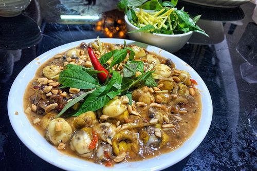 Trứng cút lộn sốt me: Món ăn vặt hấp dẫn ngày cuối tuần