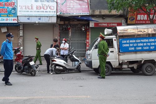 Công an ra quân thực hiện Chỉ thị số 16 về phòng, chống dịch COVID-19