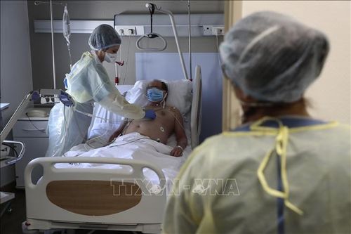 Số ca tử vong do COVID-19 ở Pháp đã vượt 12.000 người
