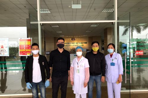 Chung tay tiếp sức các y bác sĩ tuyến đầu chống dịch