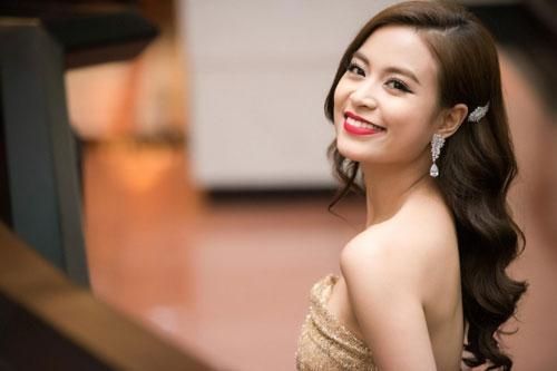 Hoàng Thùy Linh mê mẩn kiểu tóc và cách trang điểm này giúp khắc phục khuyết điểm mặt vuông góc cạnh