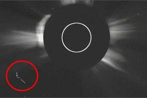 NASA 'chộp' được ảnh UFO bay quanh Mặt Trời?