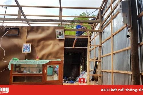 Mưa, giông đầu mùa, 14 căn nhà của dân bị sập, tốc mái trong đêm 8 và 9-4