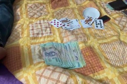Lợi dụng cách ly tại nhà để đánh bạc