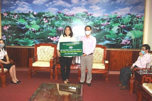 Công ty Bia Carlsberg Việt Nam và Công ty CP Bình Điền Quảng Trị ủng hộ phòng chống dịch