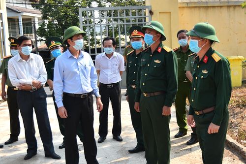 Phó Chủ tịch UBND tỉnh Hoàng Nam kiểm tra công tác phòng, chống dịch tại huyện Hướng Hóa