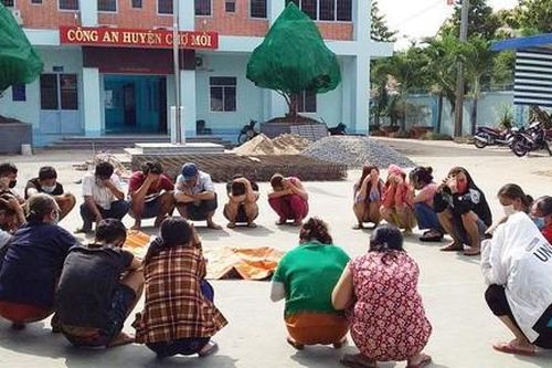 Xóa sới bạc có 13 phụ nữ tham gia, thu gần 100 triệu đồng