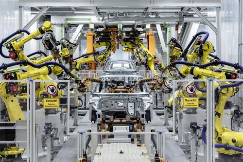 Mercedes và Audi chuẩn bị khởi động lại ở châu Âu