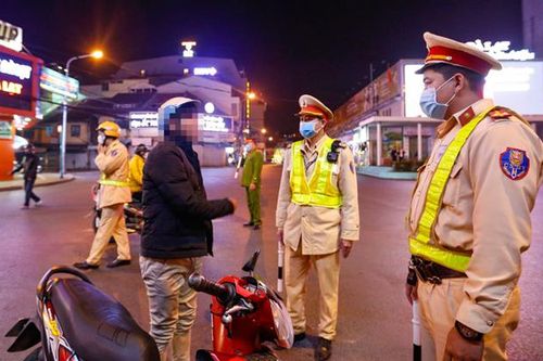 Trật tự giao thông cũng phải góp sức