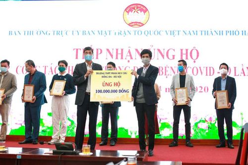 Các trường học của Hà Nội ủng hộ 5,7 tỷ đồng cho công tác phòng, chống dịch