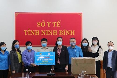 Trao 2000 bộ Kit xét nghiệm nhanh COVID-19 tại Hà Nam, Ninh Bình