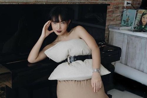 Châu Bùi và nhiều sao Việt diện mốt dùng gối làm váy