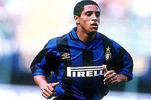 Roberto Carlos kể về thời gian bị hủy hoại sự nghiệp ở Inter