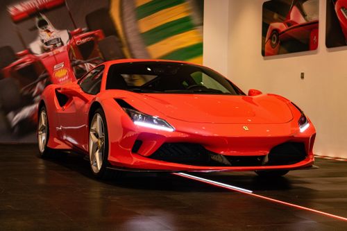 Bán một chiếc Ferrari lãi bằng bán 67 xe Mercedes