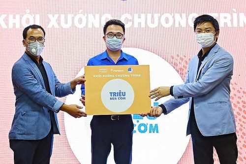 'Triệu bữa cơm' tặng người nghèo cả nước
