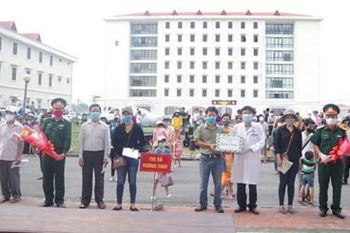 Trao giấy chứng nhận cho 350 công dân hoàn thành thời gian cách ly