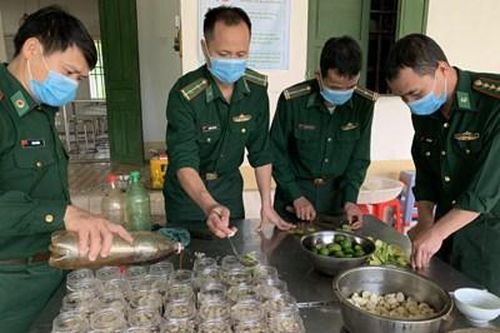 Bảo đảm an toàn cho cán bộ, chiến sĩ phòng, chống dịch