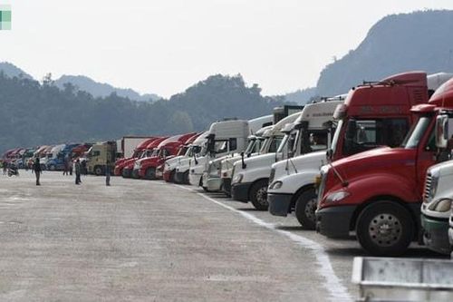 Tăng thêm tàu hỏa để giải phóng hơn 2.600 xe hàng ùn tắc ở cửa khẩu