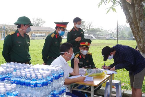 Bàn giao hơn 600 công dân đã hoàn thành thời gian cách ly tập trung