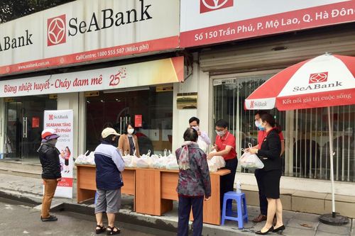 Covid-19: SeABank trao tặng thêm 30,2 tấn gạo cho người nghèo trên toàn quốc từ 13/4