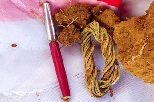 Đào móng xây nhà phát hiện 2 hài cốt liệt sỹ cùng nhiều di vật