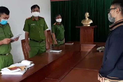 Khởi tố, cấm đi khỏi nơi cư trú với nam thanh niên đánh người nhắc đeo khẩu trang