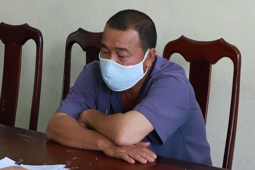Bị lập biên bản tụ tập đông người, chủ quán đánh công an