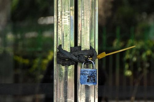 Ấn Độ khóa cửa nhà người vi phạm cách li để ngăn bỏ trốn