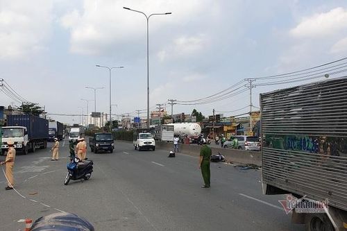 Tông mạnh vào đầu xe tải văng xa 20m, thanh niên thiệt mạng