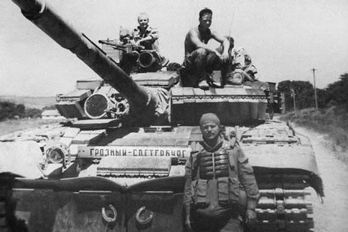 Chuyên gia Nga lý giải tại sao xe tăng T-80 bị thiệt hại nặng trong cuộc chiến Chechnya