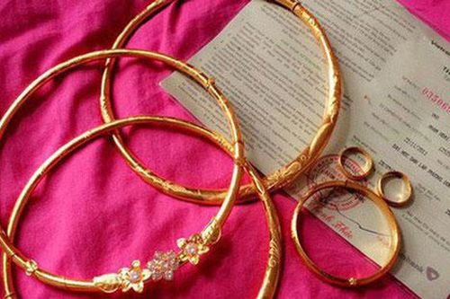 Cô dâu trả lại tiền và vàng cho bố mẹ chồng ngay trong ngày cưới, nhưng lý do mới khiến bất ngờ