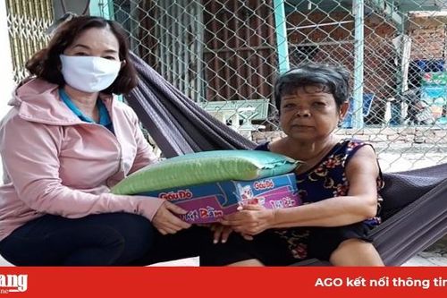 Phú Tân tiếp nhận 1,2 tỷ đồng ủng hộ phòng, chống dịch bệnh Covid-19