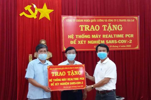 Trao tặng hệ thống máy xét nghiệm SARS-CoV-2 cho ngành Y tế Gia Lai