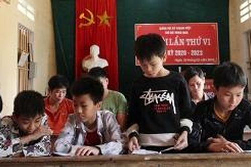 Lớp học đặc biệt trên bản Minh Nga
