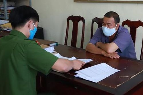 Xé biên bản, đánh Công an khi bị xử lý vì bán cà phê đông người