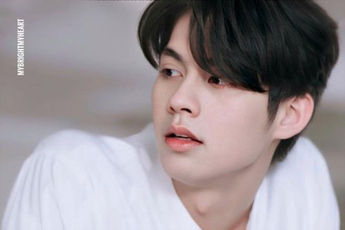 Bright (2gether The Series) 'bỗng dưng dính đạn' vì liên hoàn phốt của bạn gái