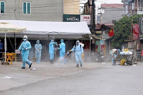 Hai bệnh nhân mới nhất mắc Covid-19 đều liên quan chợ hoa Mê Linh, Việt Nam có 260 ca