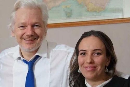 Nhà sáng lập WikiLeaks có con với luật sư khi tị nạn ở ĐSQ Ecuador