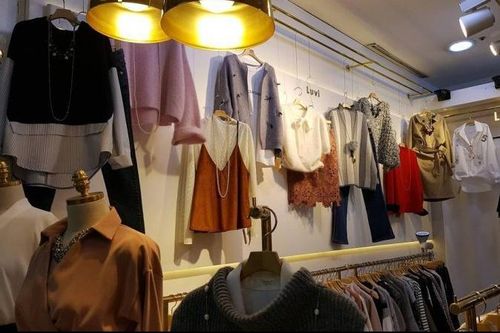 Shop thời trang chửi khách khi live-stream