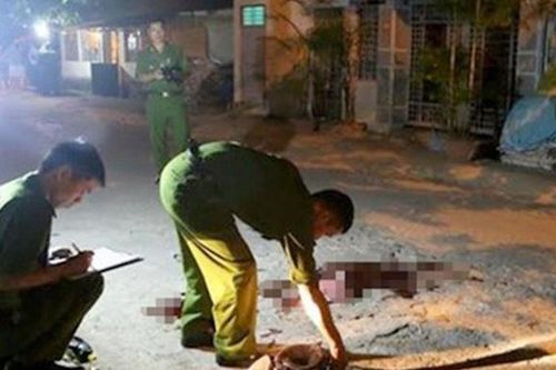 Ôtô làm đứt dây mạng, tài xế bị chém nhiều nhát