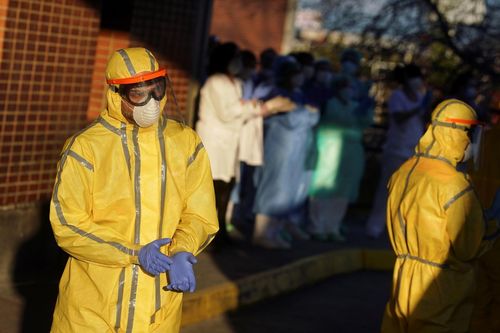 Phát hiện 3 chủng của virus gây Covid-19