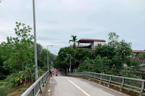 Người dân thị xã Sơn Tây ở nhà chống dịch, đường phố vắng vẻ lạ thường