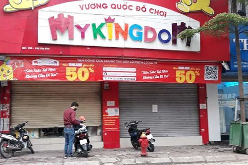 Hàng quán lách luật buôn bán, người dân không giữ khoảng cách an toàn