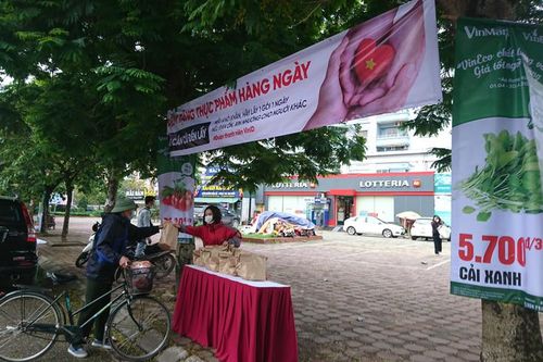 Những gói quà ấm lòng mùa dịch